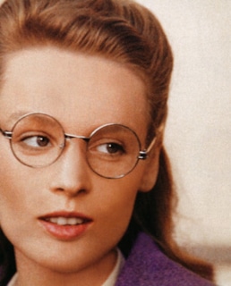 Жанна Эппле в фильме «Белые одежды»