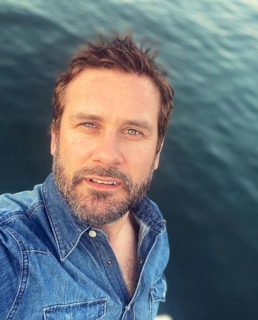 Актер Клайв Стэнден