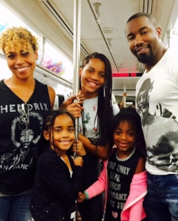 Майкл Джей Уайт с семьей