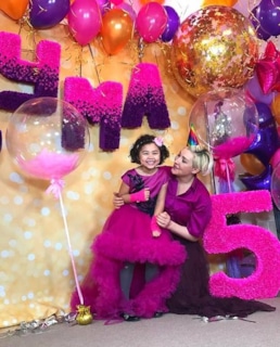 Певица Саша (Саша Градива) с дочерью