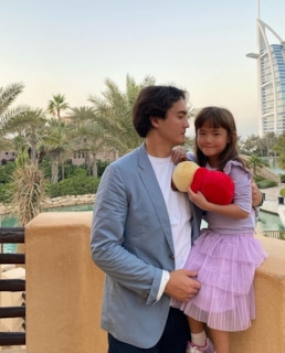 Санжар Мади с дочкой