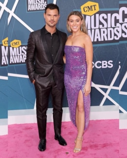 Тэйлор Лотнер с женой