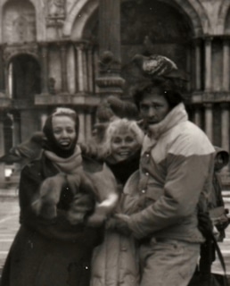 Майкл Мэдсен с сестрой Вирджинией Мэдсен и мамой