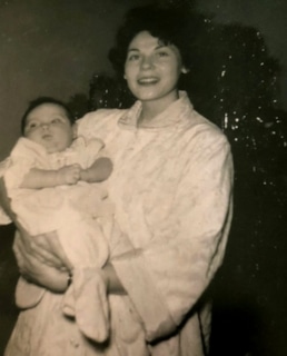 Майкл Мэдсен в детстве с мамой