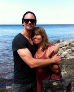 Александр Скарсгард с мамой