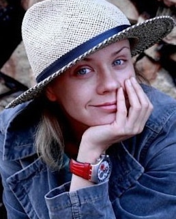 Лена Перова