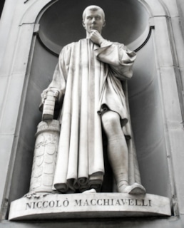 Статуя Никколо Макиавелли