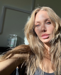 Николь Энистон