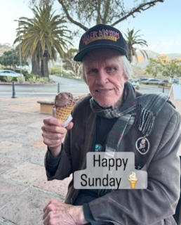 Гэри Бьюзи с сигарой