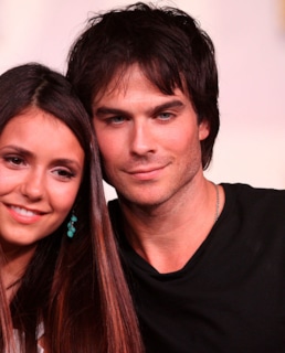 Нина Добрев