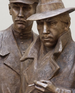 Памятник Шарапову и Жеглову в Киеве