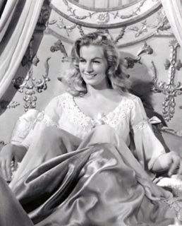 Анита Экберг в роли Элен Курагиной