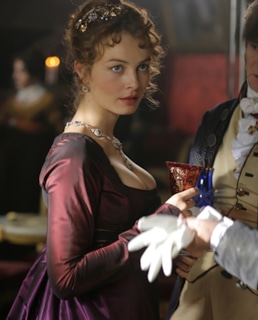 Виоланте Плачидо в роли Элен Курагиной