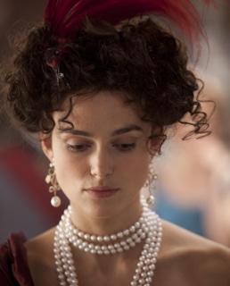 Таппенс Мидлтон в роли Элен Курагиной