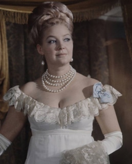 Ирина Скобцева в роли Элен Курагиной