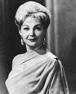 Ирина Скобцева в роли Элен Курагиной