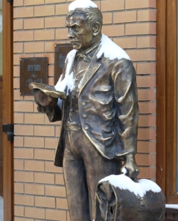 Памятник Кисе Воробьянинову