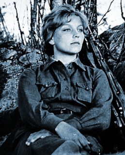 Женя Комелькова