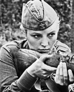 Женя Комелькова