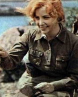 Женя Комелькова