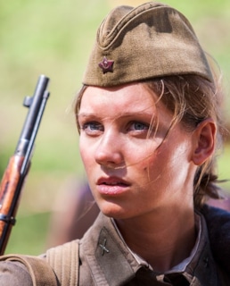 Женя Комелькова