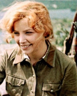 Женя Комелькова