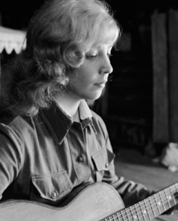 Женя Комелькова