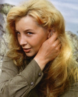 Женя Комелькова