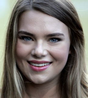 фотография Индиана Эванс