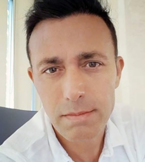 фотография Мустафа Сандал