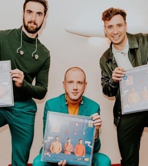 фотография Two Door Cinema Club