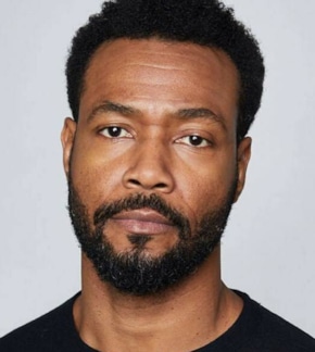 фотография Айзая Мустафа