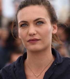 фотография Аоми Муйок