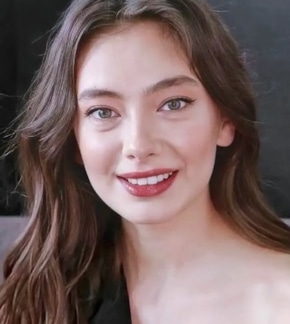 фотография Неслихан Атагюль