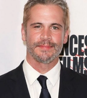 фотография Том Халлум