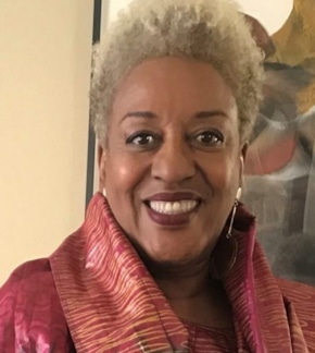 фотография Си Си Эйч Паундер