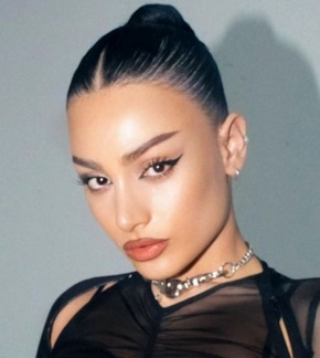 фотография Brunette