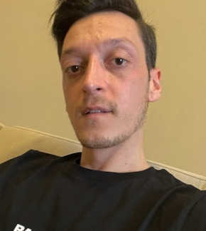 фотография Месут Озил