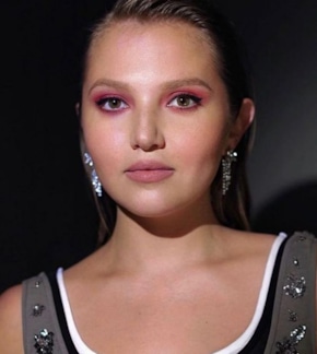 фотография Миа Маккенна-Брюс