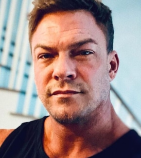 фотография Алан Ритчсон