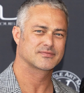 фотография Тейлор Кинни