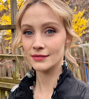 фотография Сара Гадон