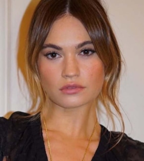 фотография Лили Джеймс