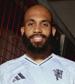 фотография Брайан Мбёмо