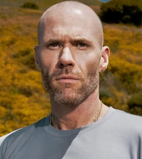 фотография Оливер Тревена