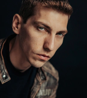 фотография Эзра Мор