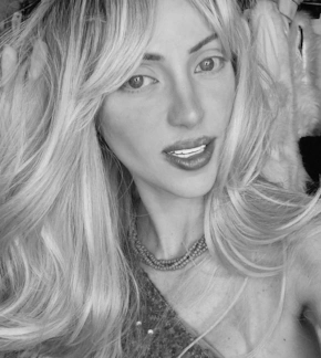 фотография Boneca Desumana