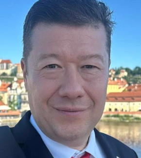 фотография Томио Окамура