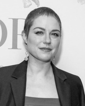 Эмили Декенн