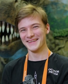 Александр Наумов